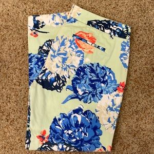 Fun floral cropped pants!